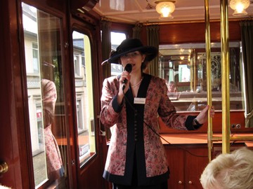 auch die Stadtführerin gibt sich nostalgisch