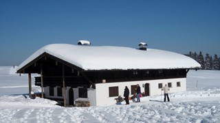 ein behrter Sonnenplatz vor dem Haus