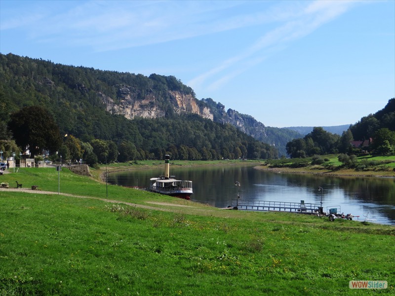 Blick von Wehlen auf den Bastei-Felsen Blick von Wehlen auf den Bastei-Felsen