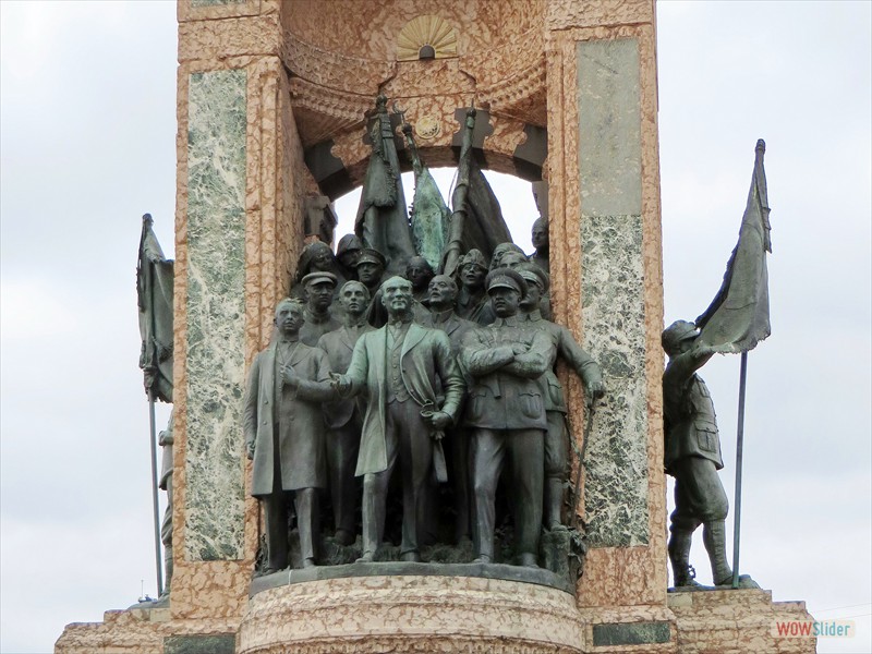das Denkmal der Republik auf dem Taksim Platz das Denkmal der Republik auf dem Taksim Platz